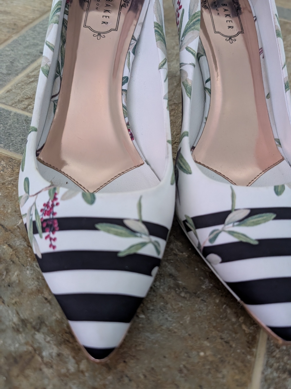 Ted Baker Bird/Floral Striped Pointed Toe Heels  Birds/Floral White/Black 39.5